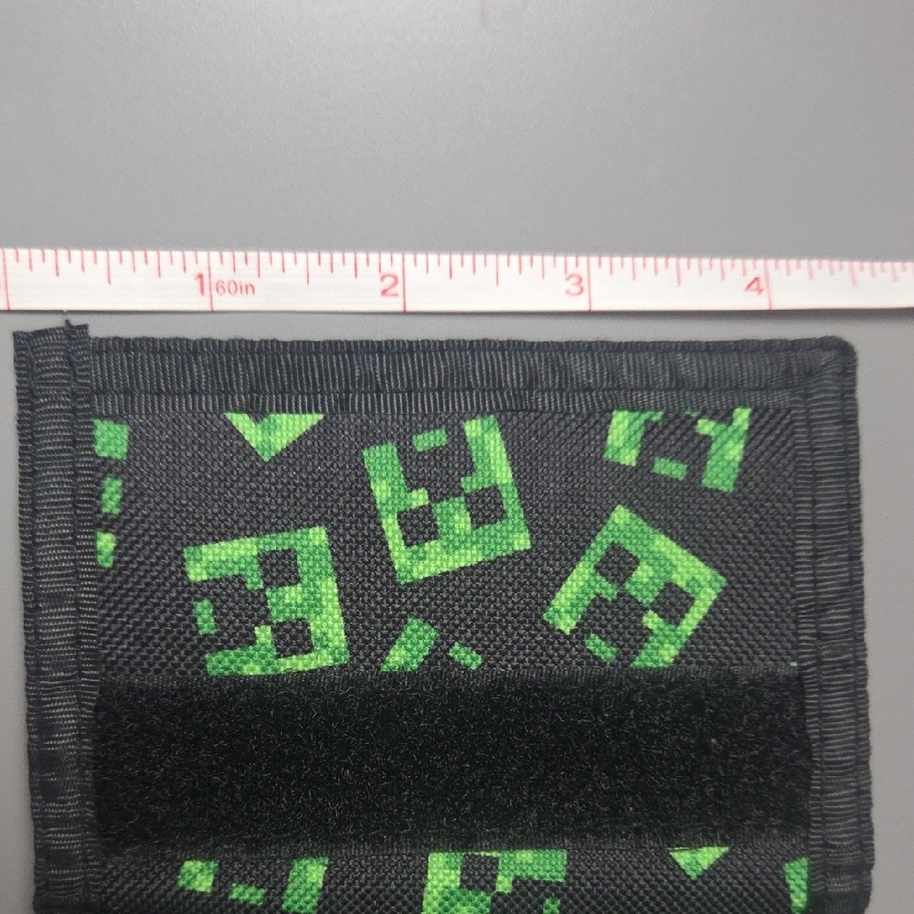 Minecraft Black Wallet with Green Pixel Design - Picture 5 of 6